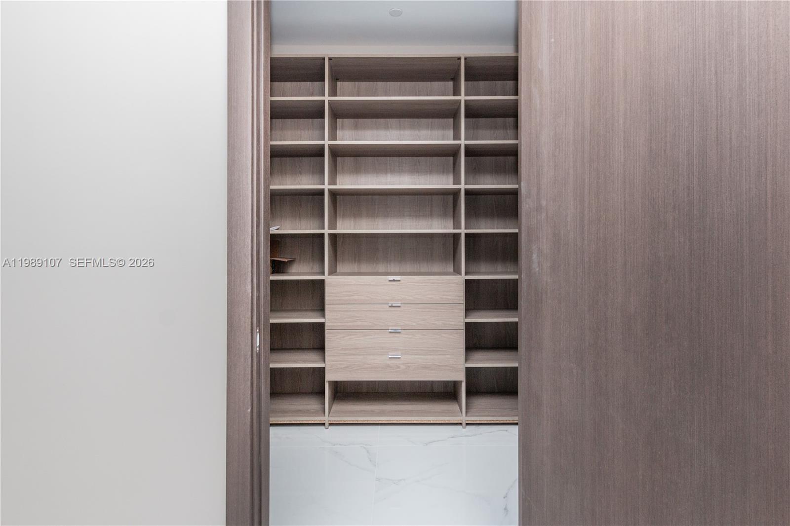 PARAMOUNT MIAMI WORLDCENT - Residential Lease