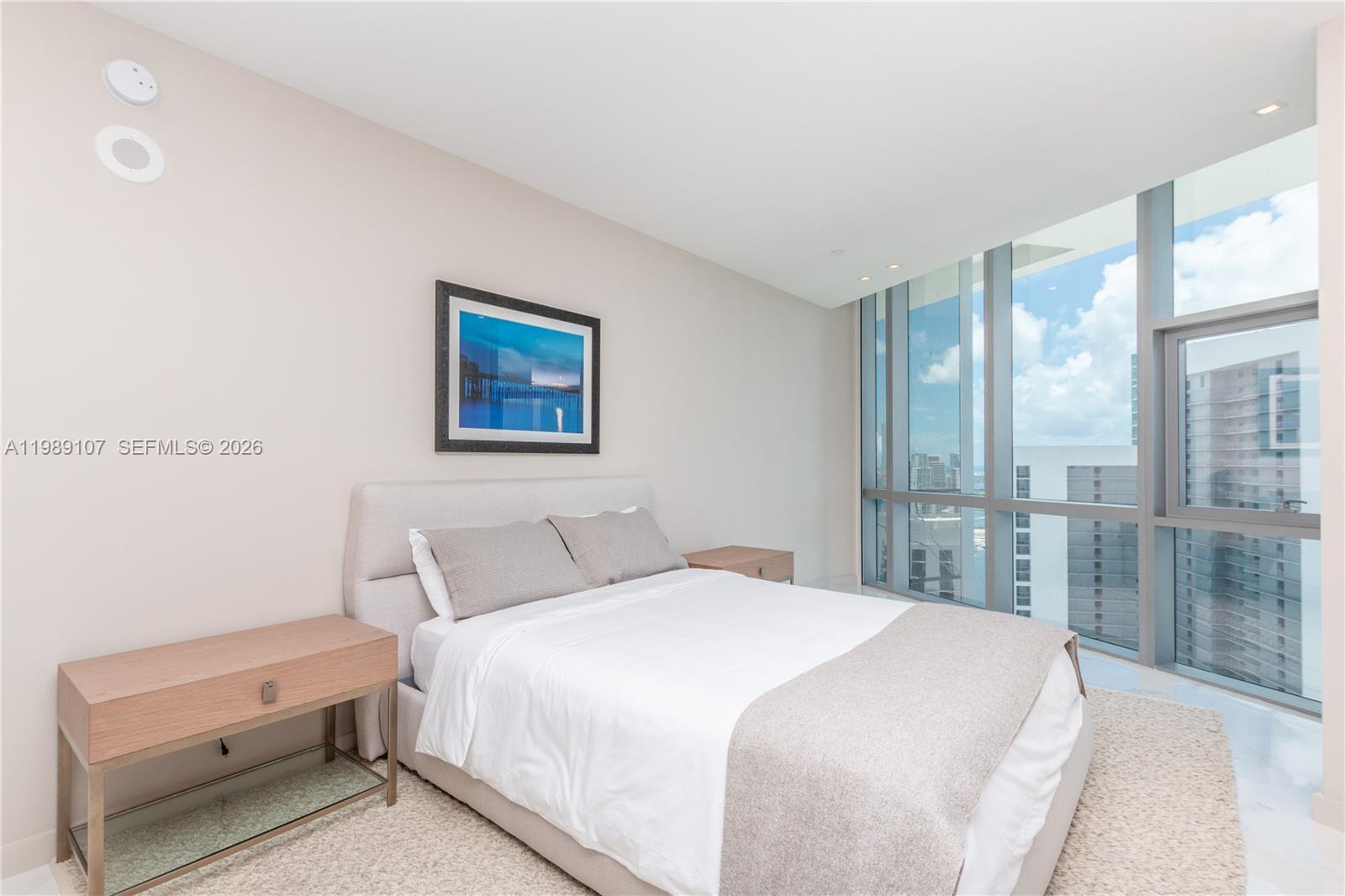 PARAMOUNT MIAMI WORLDCENT - Residential Lease
