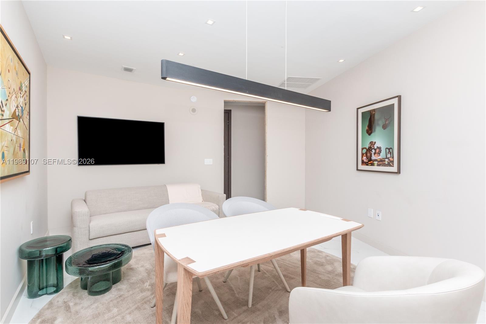 PARAMOUNT MIAMI WORLDCENT - Residential Lease