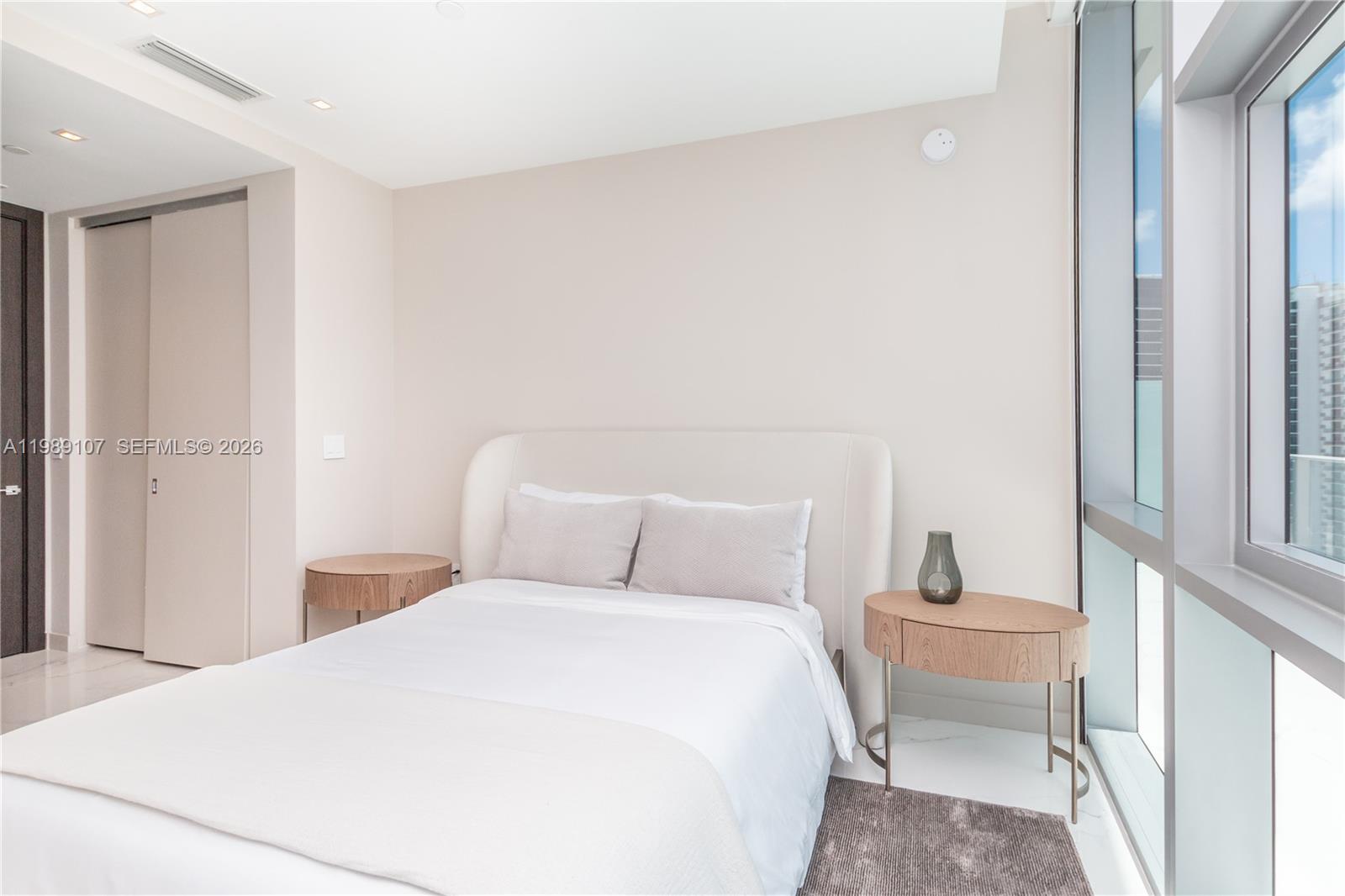 PARAMOUNT MIAMI WORLDCENT - Residential Lease