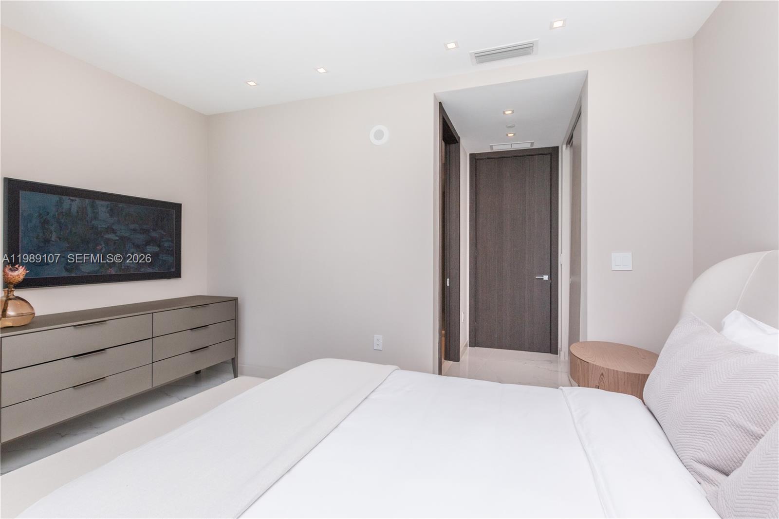 PARAMOUNT MIAMI WORLDCENT - Residential Lease