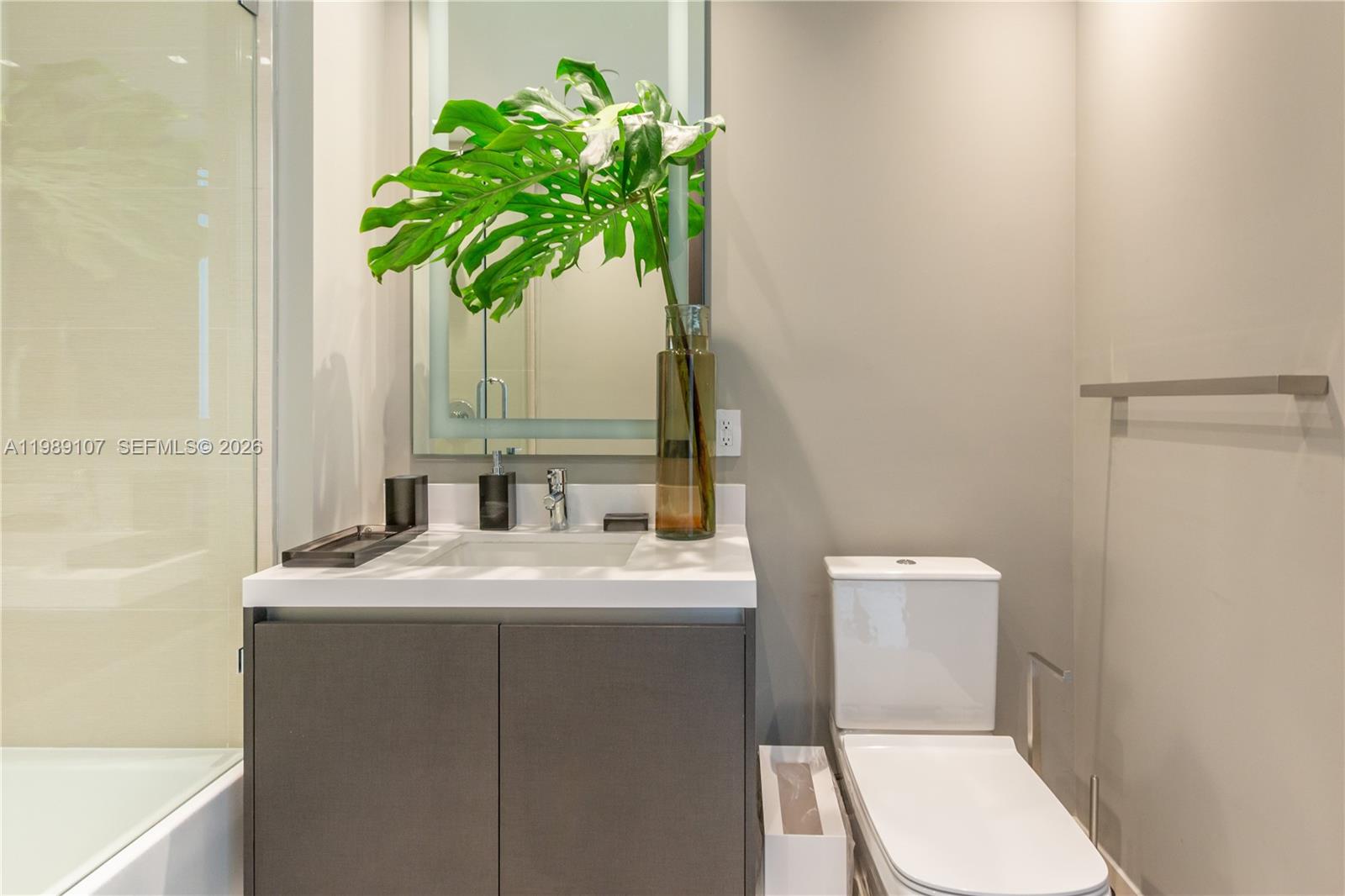 PARAMOUNT MIAMI WORLDCENT - Residential Lease