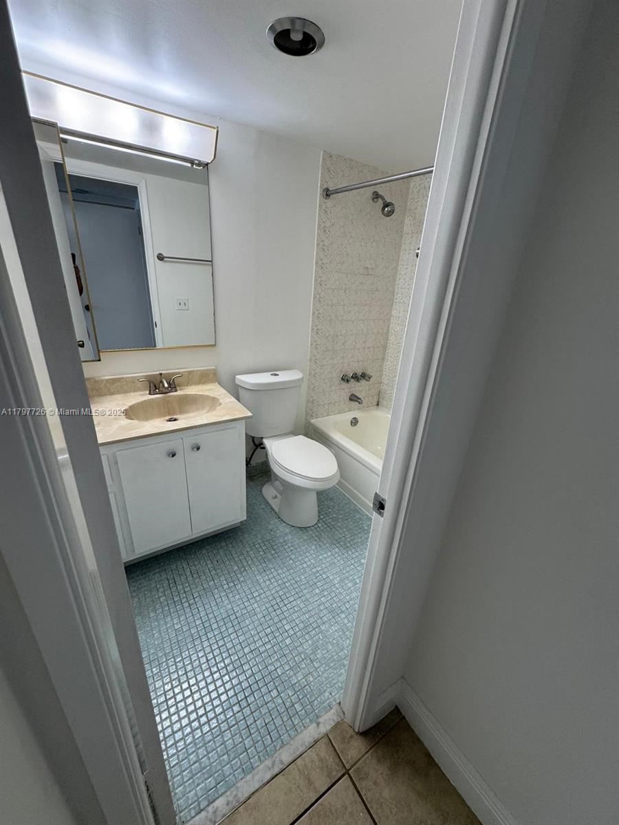 ADMIRALS PORT CONDO WEST - Residential