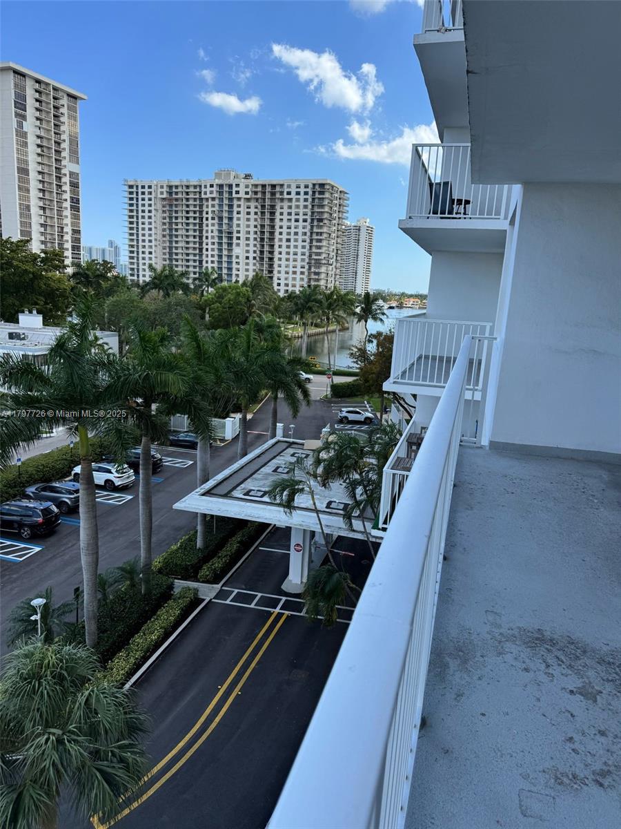 ADMIRALS PORT CONDO WEST - Residential