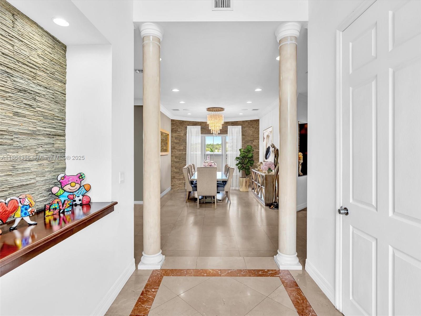 3521 Forest View Cir