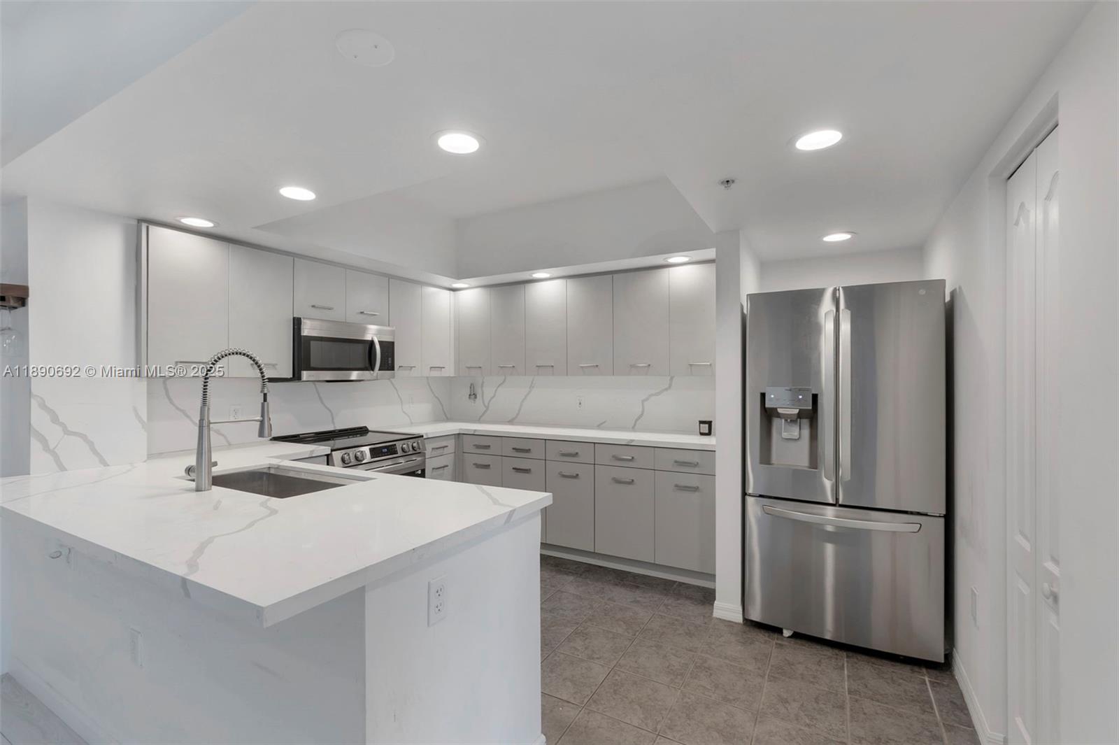 WAVERLY AT LAS OLAS CONDO - Residential