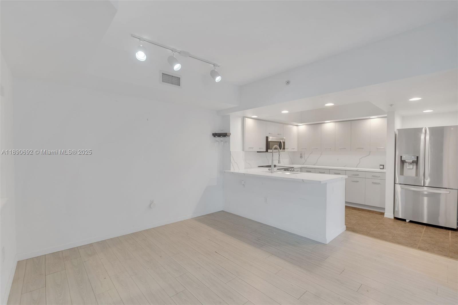 WAVERLY AT LAS OLAS CONDO - Residential