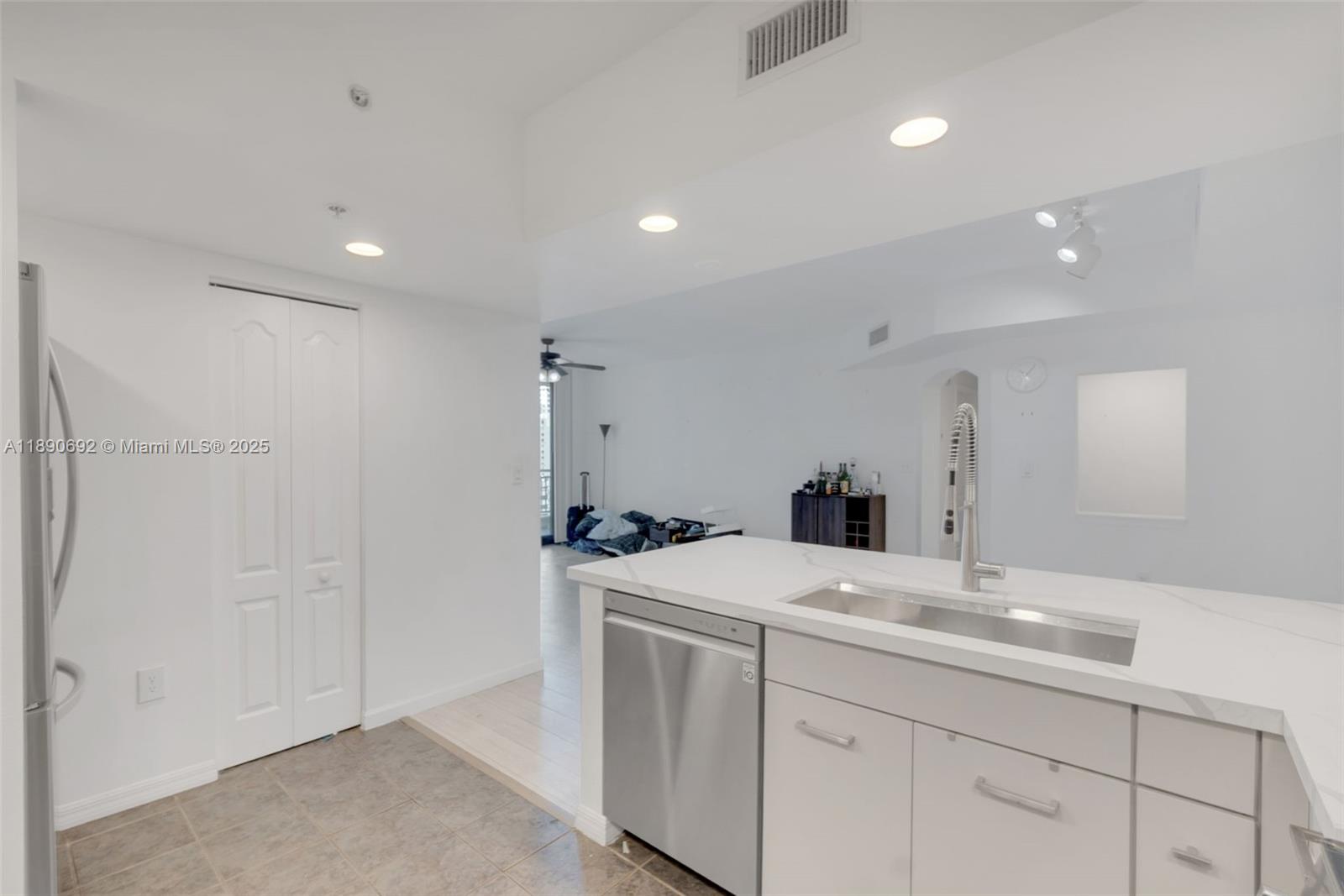 WAVERLY AT LAS OLAS CONDO - Residential