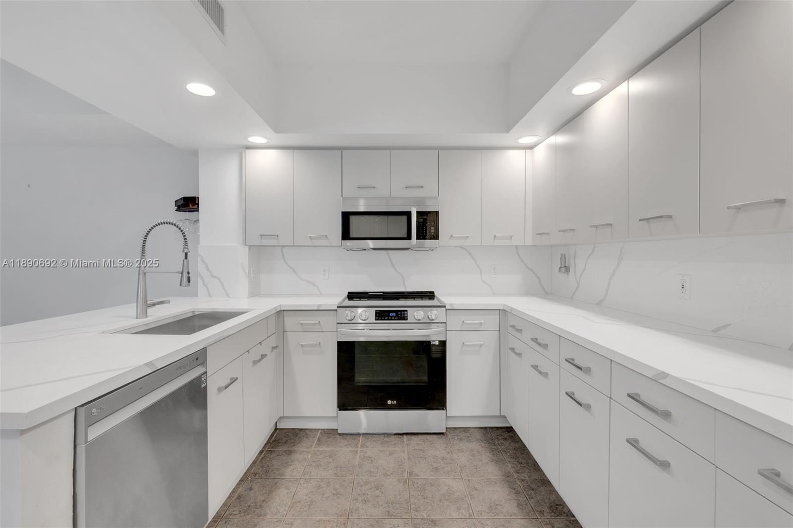 WAVERLY AT LAS OLAS CONDO - Residential