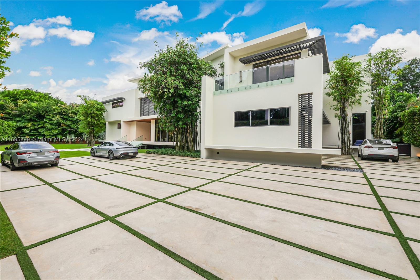 COLLINS MANOR - Residential