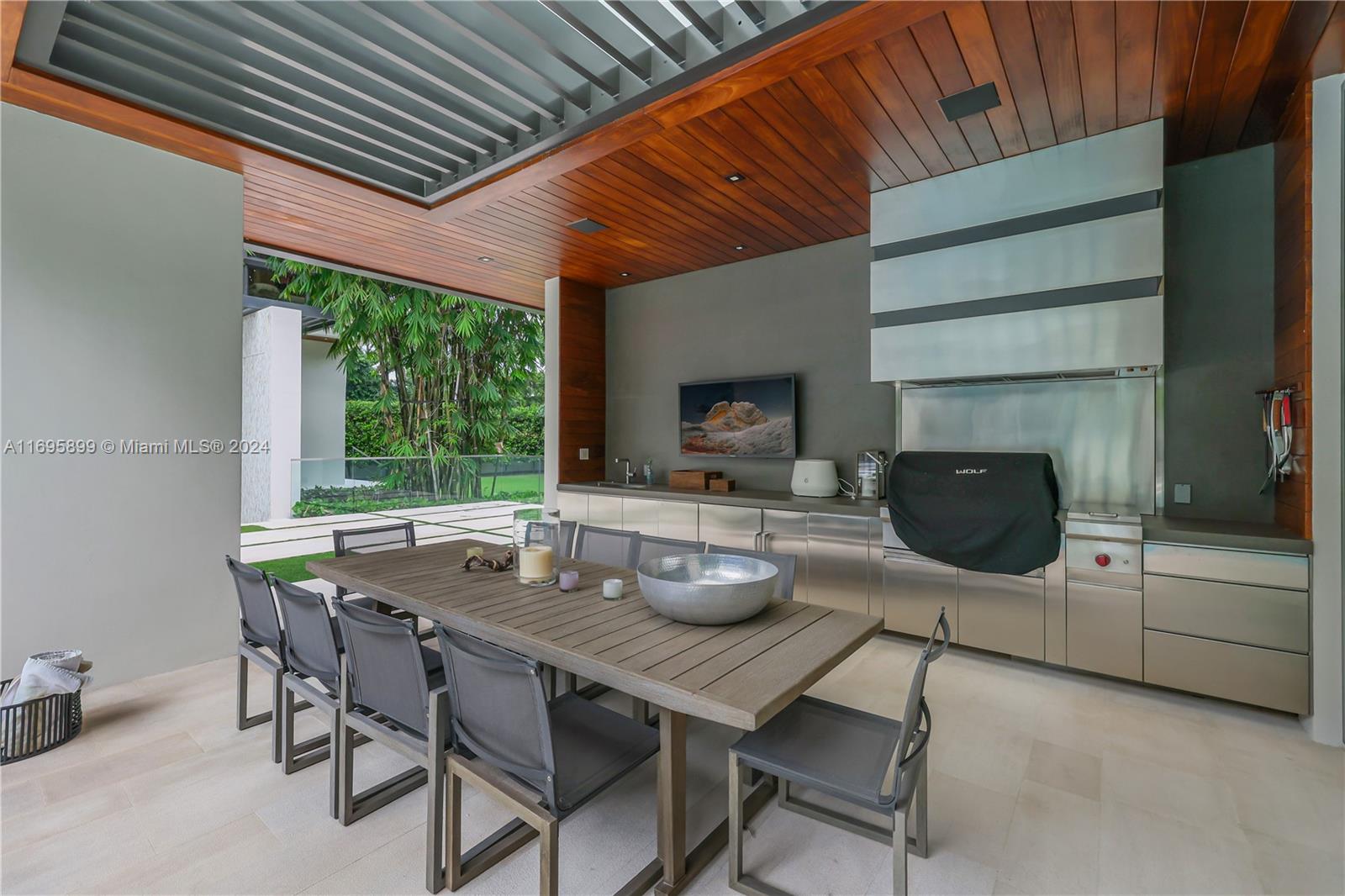 COLLINS MANOR - Residential