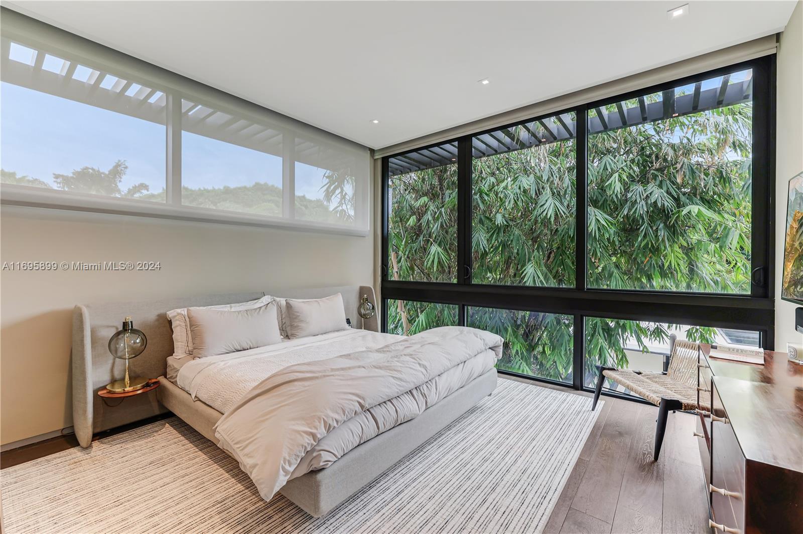 COLLINS MANOR - Residential