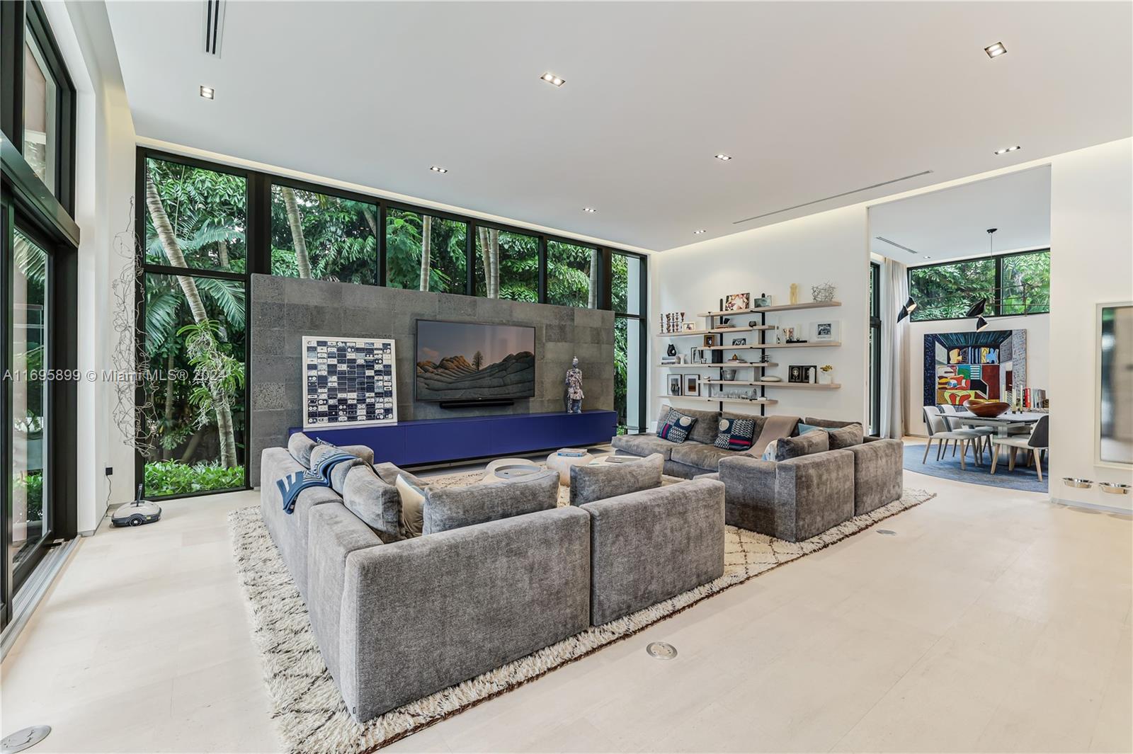 COLLINS MANOR - Residential