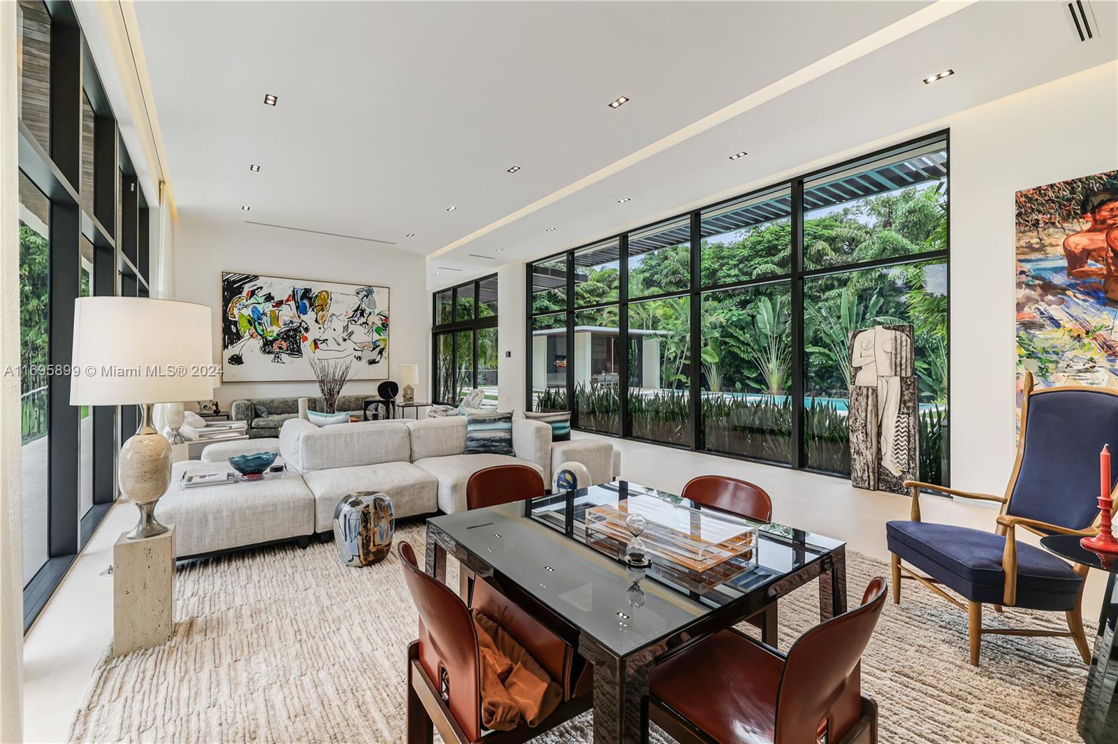 COLLINS MANOR - Residential