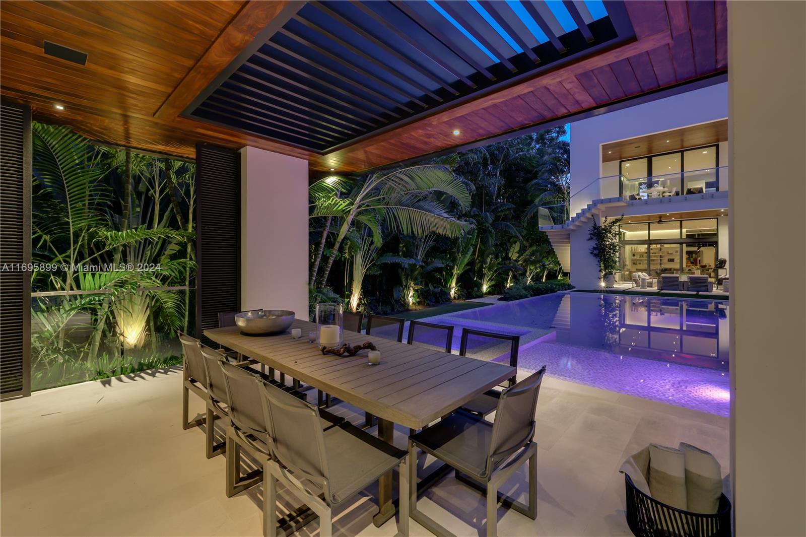 COLLINS MANOR - Residential