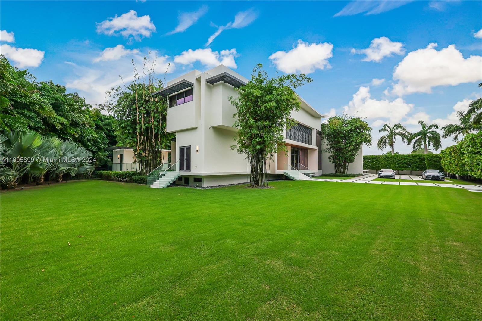 COLLINS MANOR - Residential