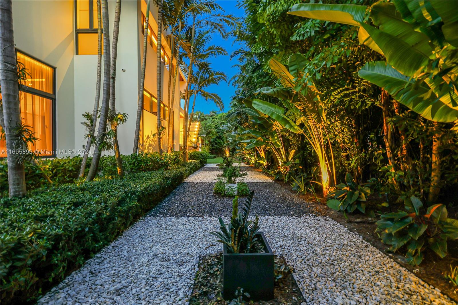 COLLINS MANOR - Residential