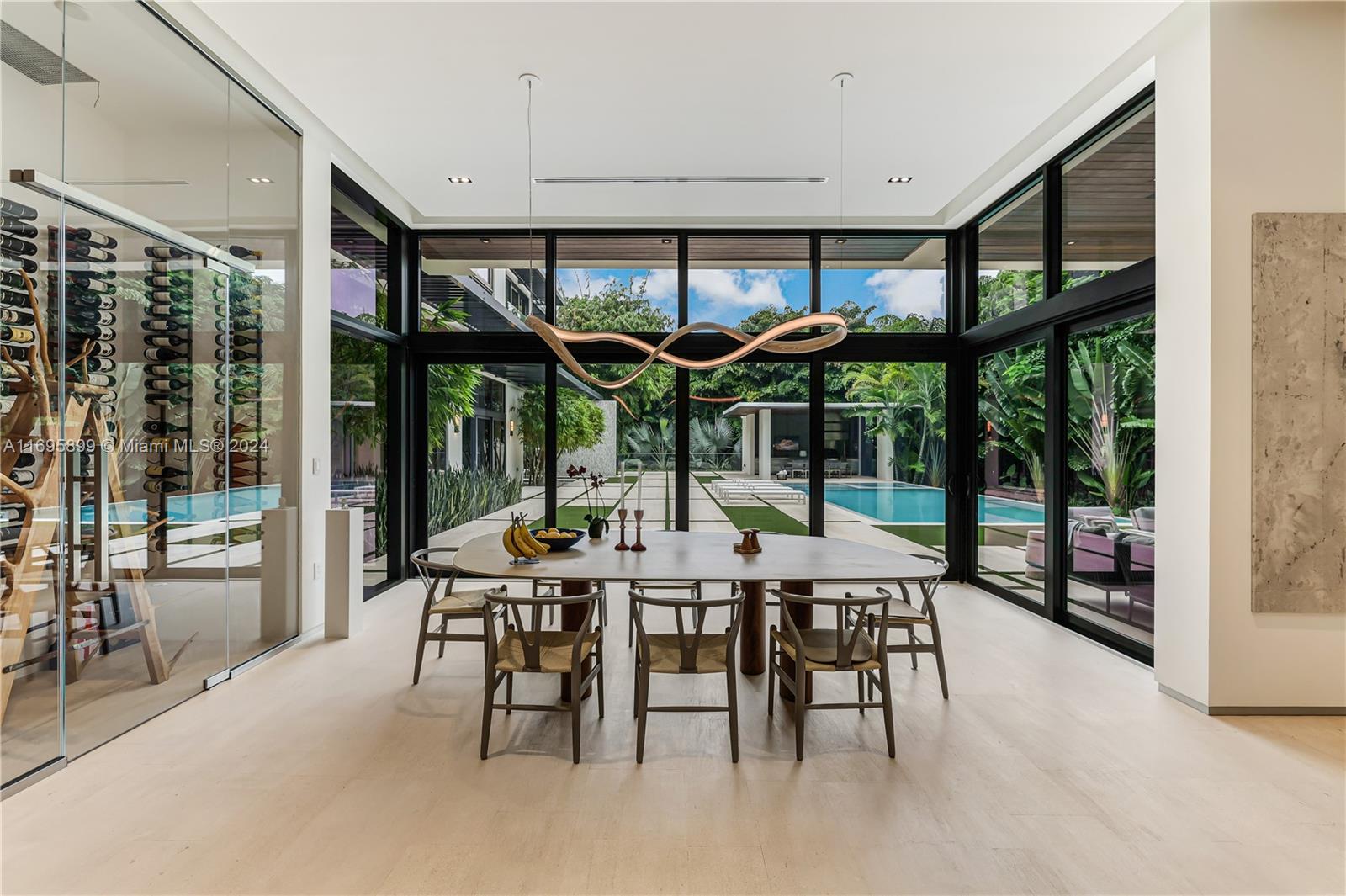 COLLINS MANOR - Residential