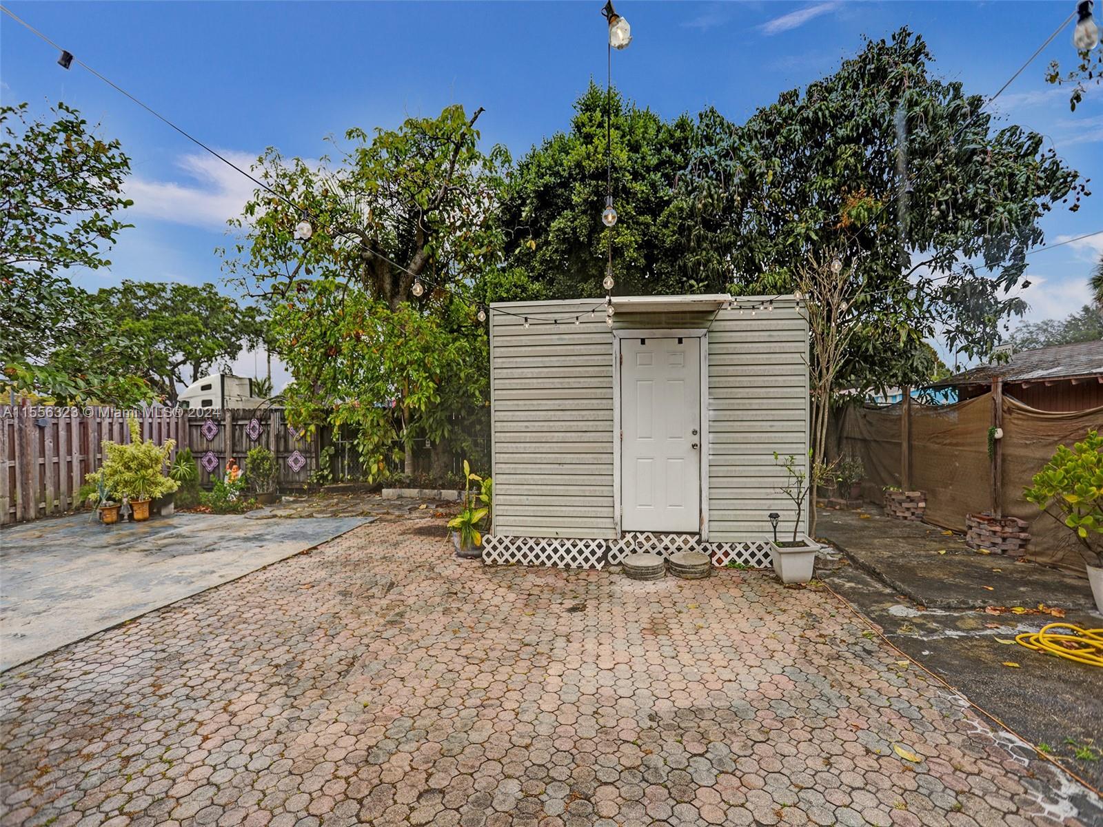 THE TROPICS AMD - Residential