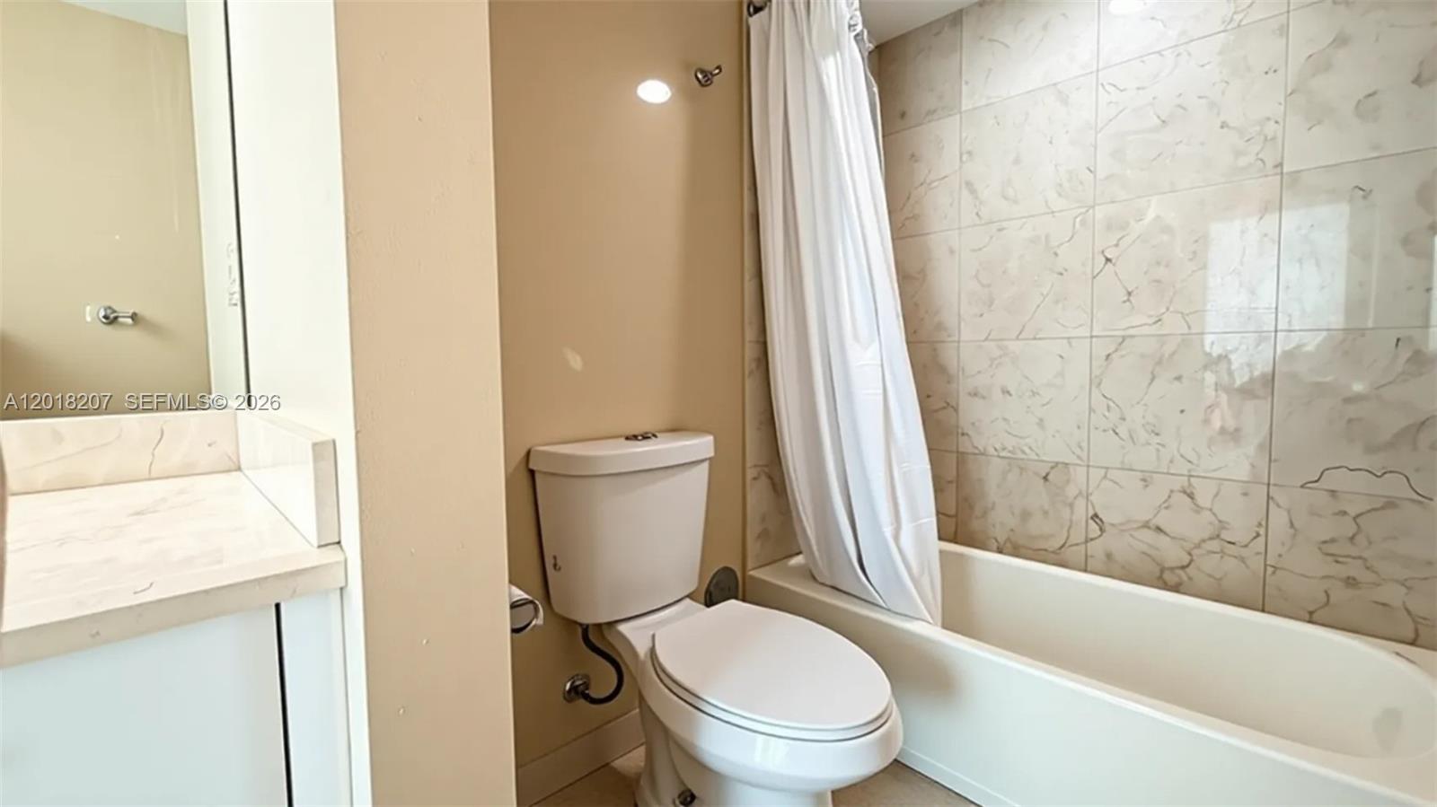 THE PARC AT TURNBERRY ISL - Residential Lease