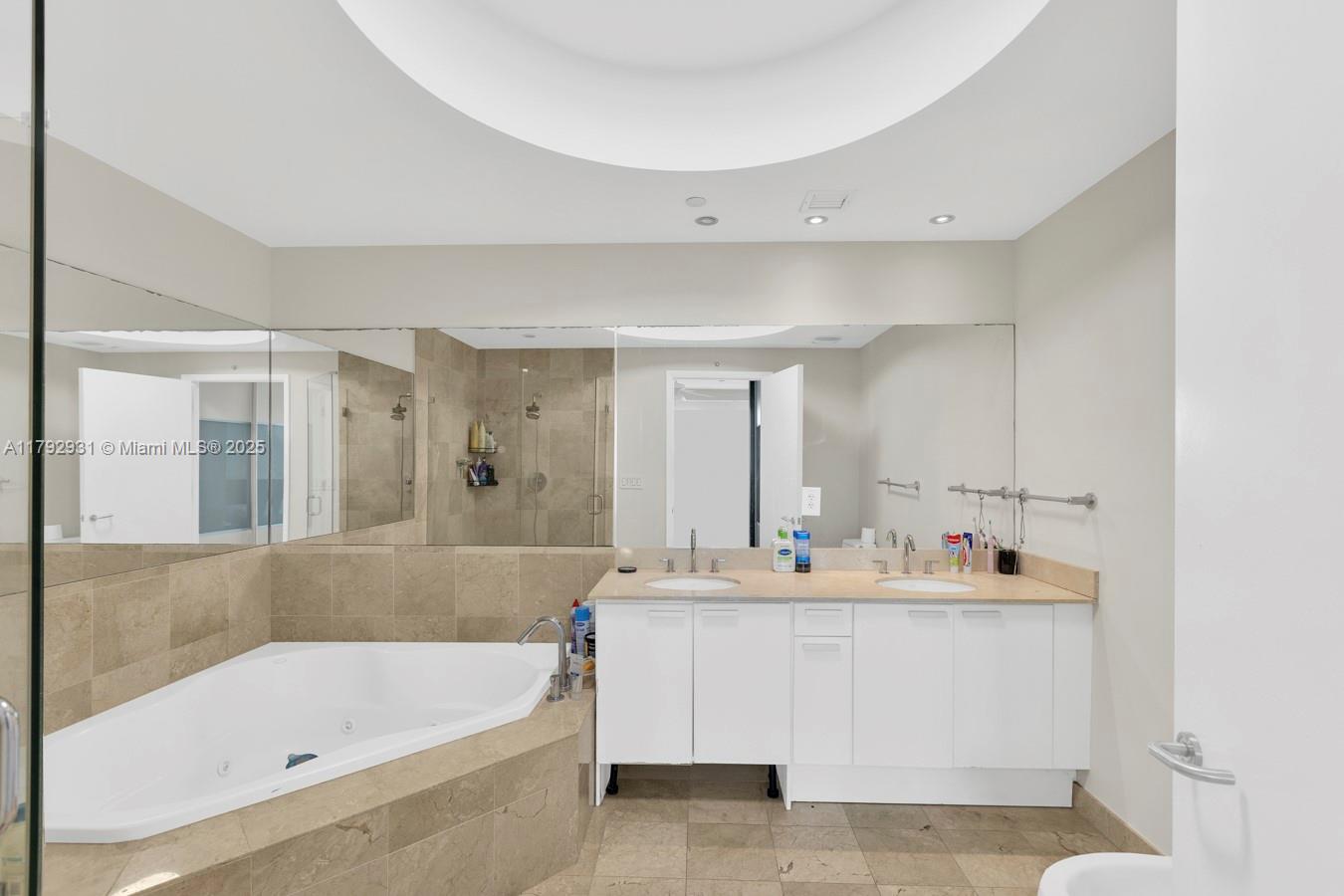 THE ATRIUM AT AVENTURA - Residential