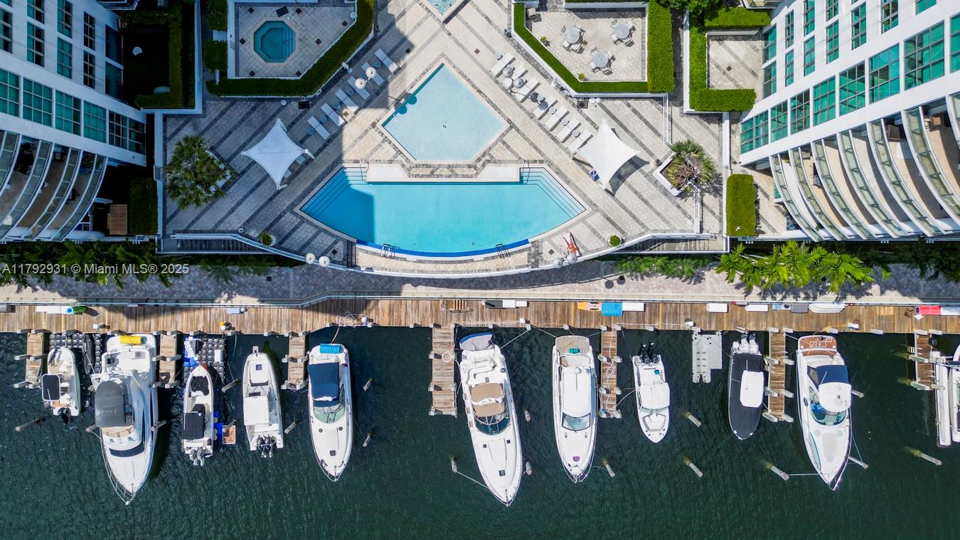 THE ATRIUM AT AVENTURA - Residential