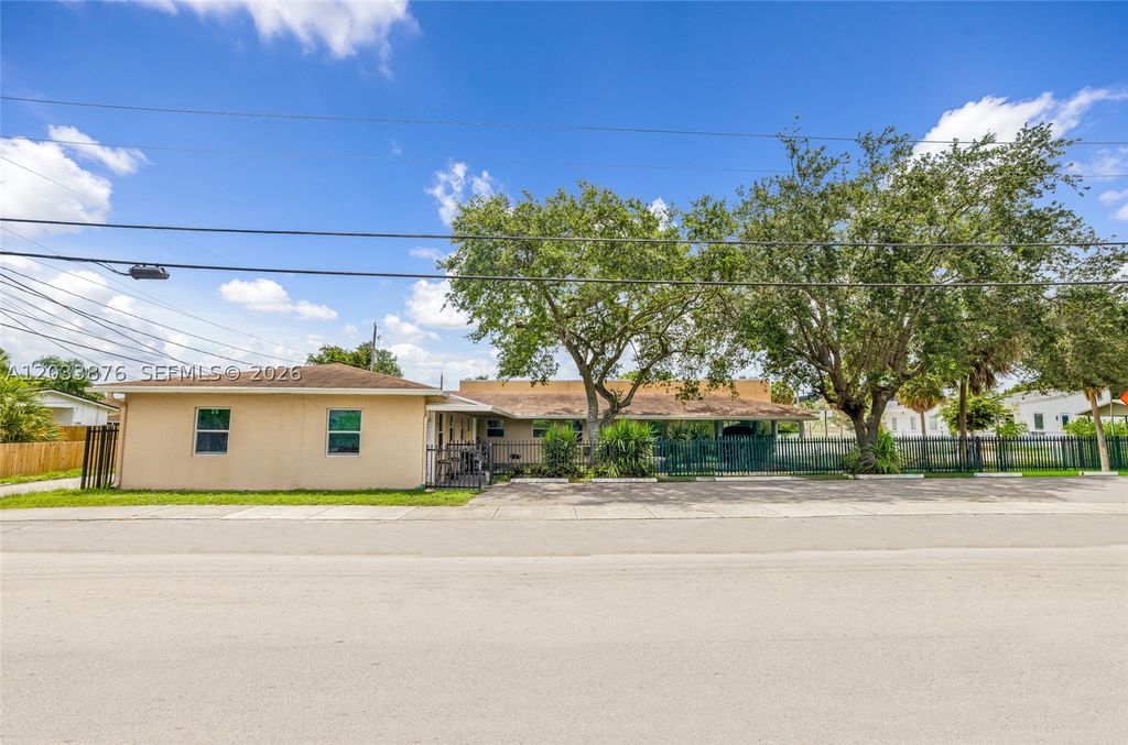 Photo of 2247 Simms St, Hollywood, FL 33020 (MLS # A12033876)