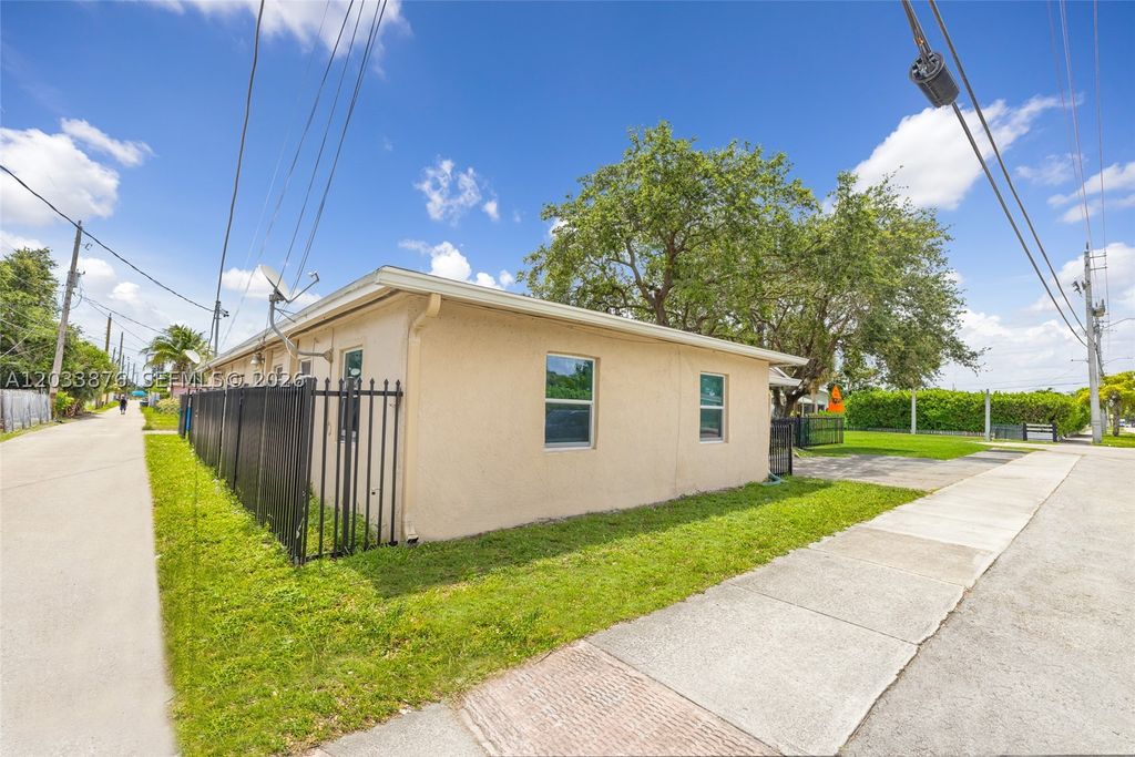 Photo of 2247 Simms St, Hollywood, FL 33020 (MLS # A12033876)