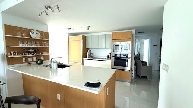 ICON BAY CONDO - Residential Lease