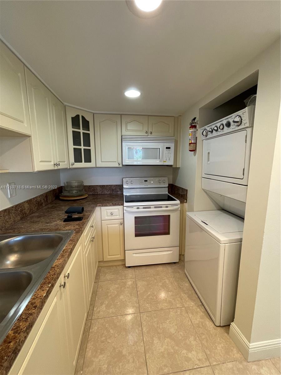 SAMARI LAKE EAST CONDO - Residential Lease