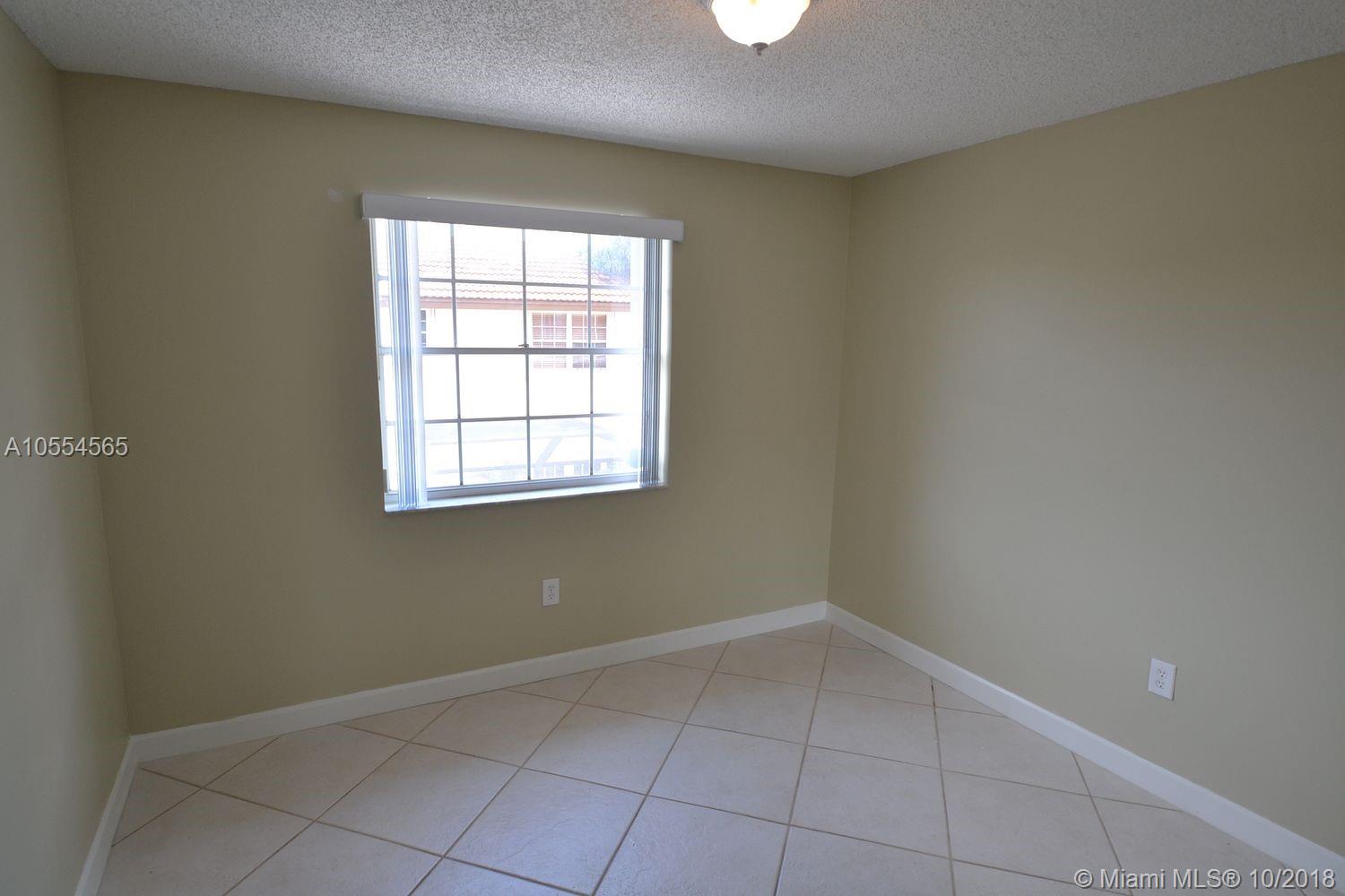 VIZCAYA AT THE HAMMOCKS 1 - Residential Lease