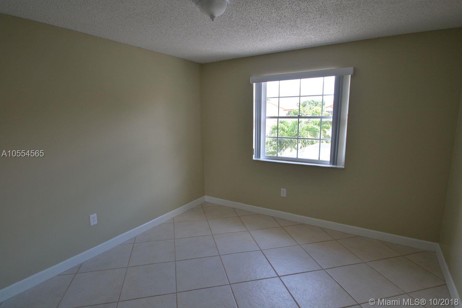 VIZCAYA AT THE HAMMOCKS 1 - Residential Lease