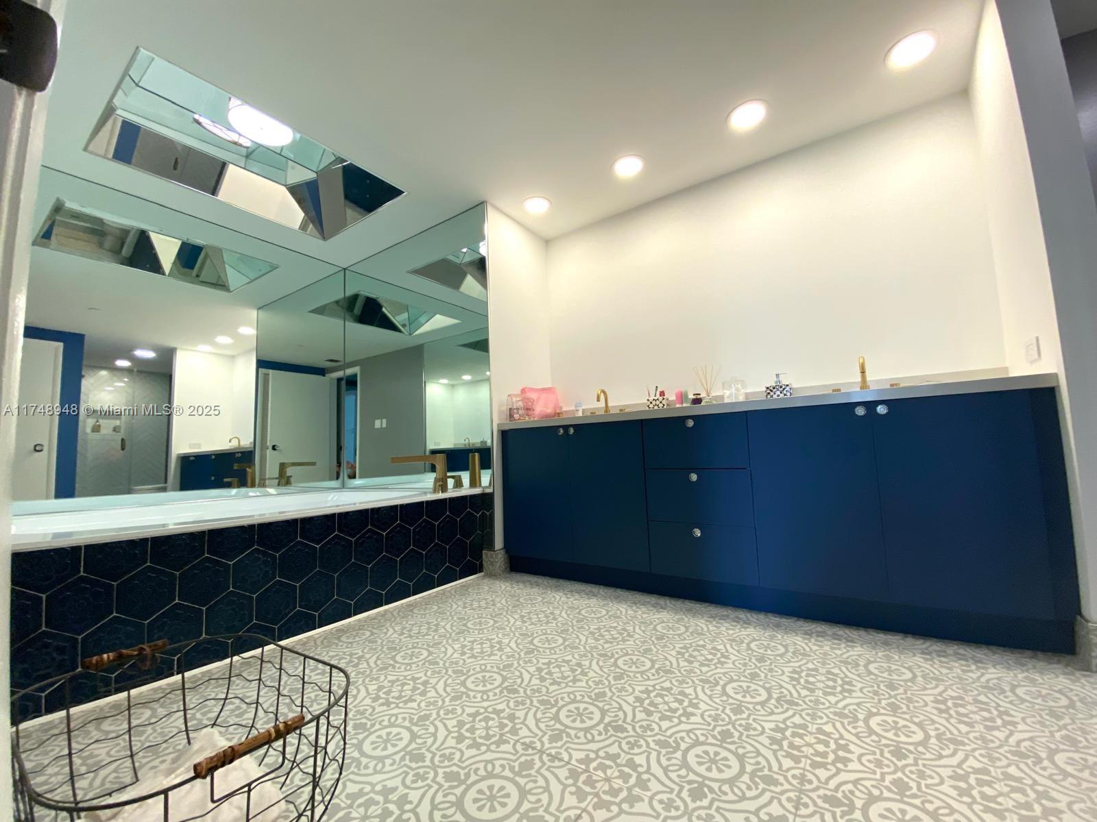 TERRACES NORTH TURNBERRY - Residential