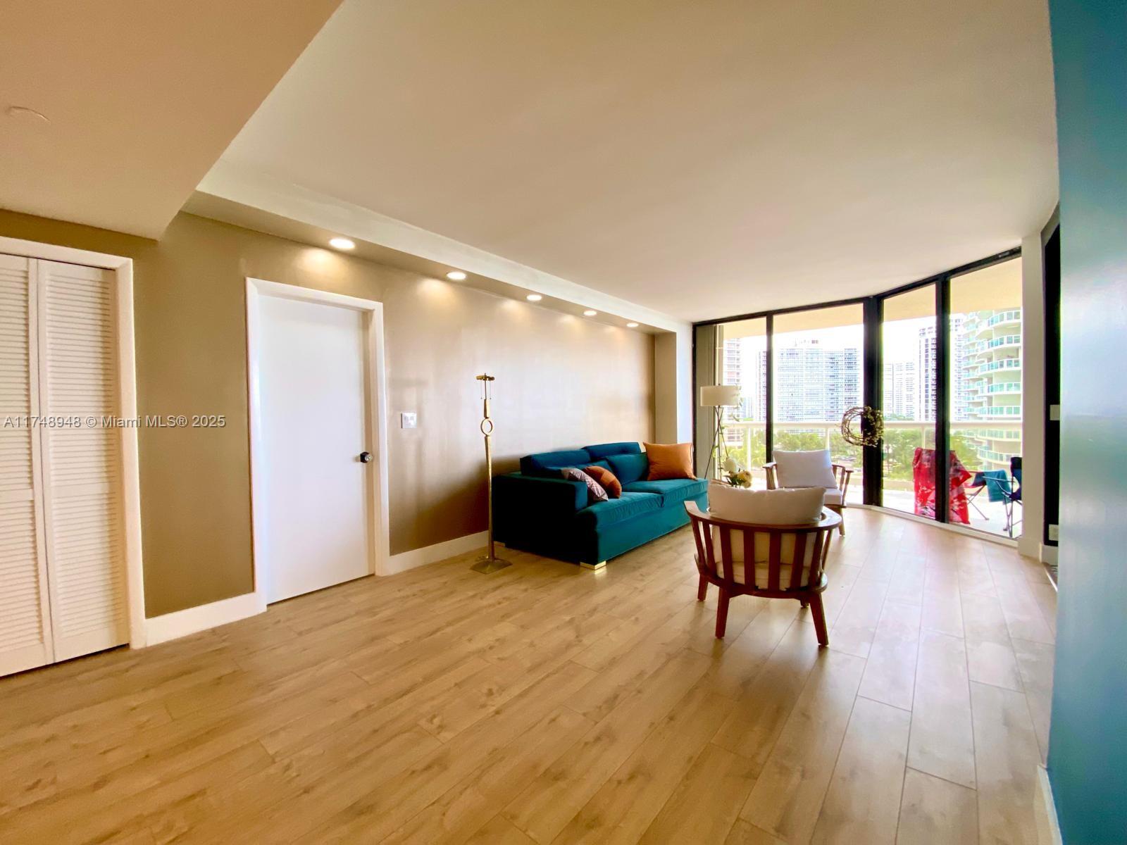 TERRACES NORTH TURNBERRY - Residential