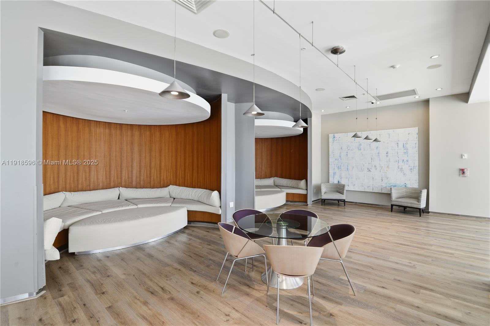 HARBOUR HOUSE - Residential