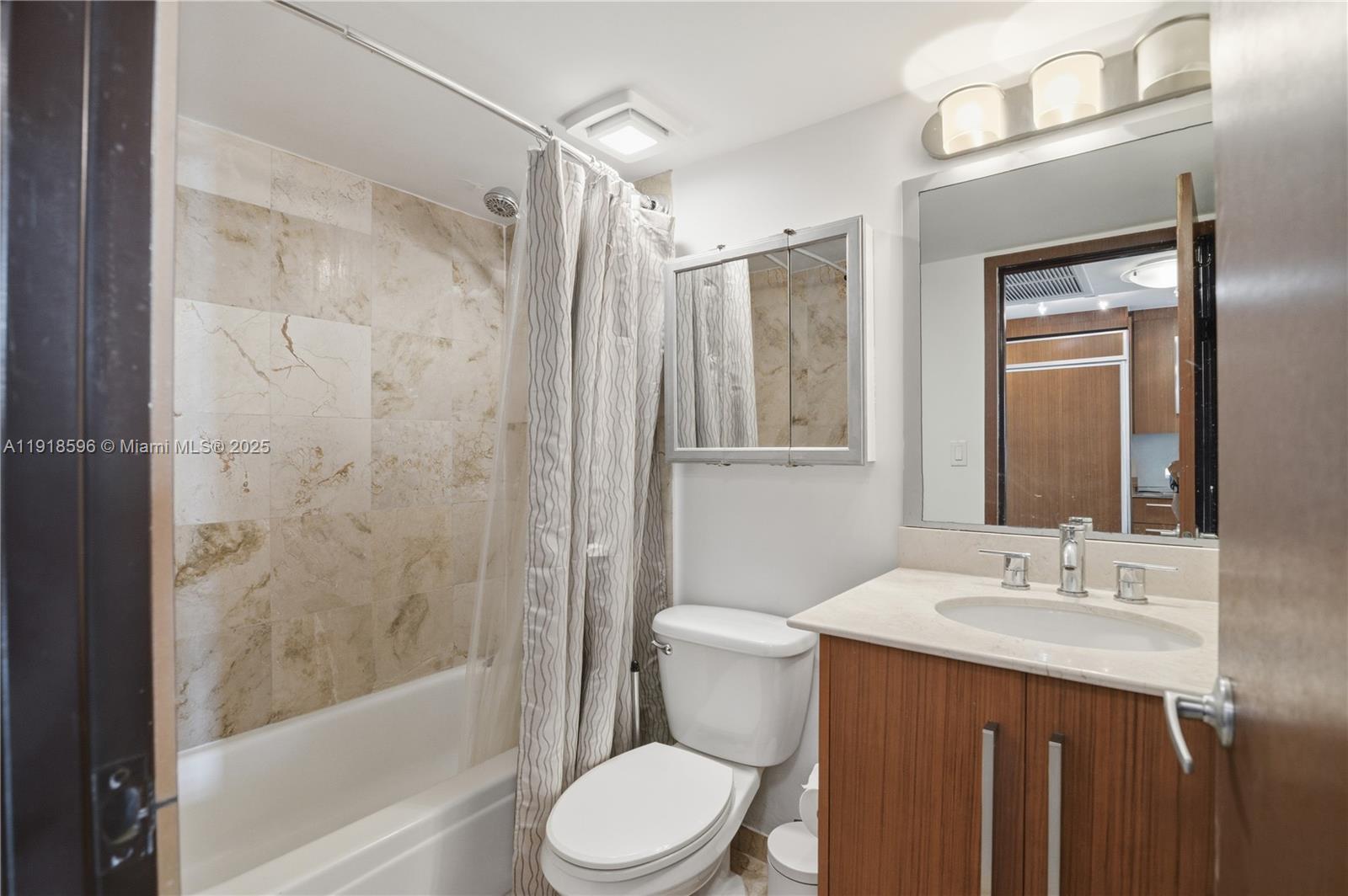 HARBOUR HOUSE - Residential