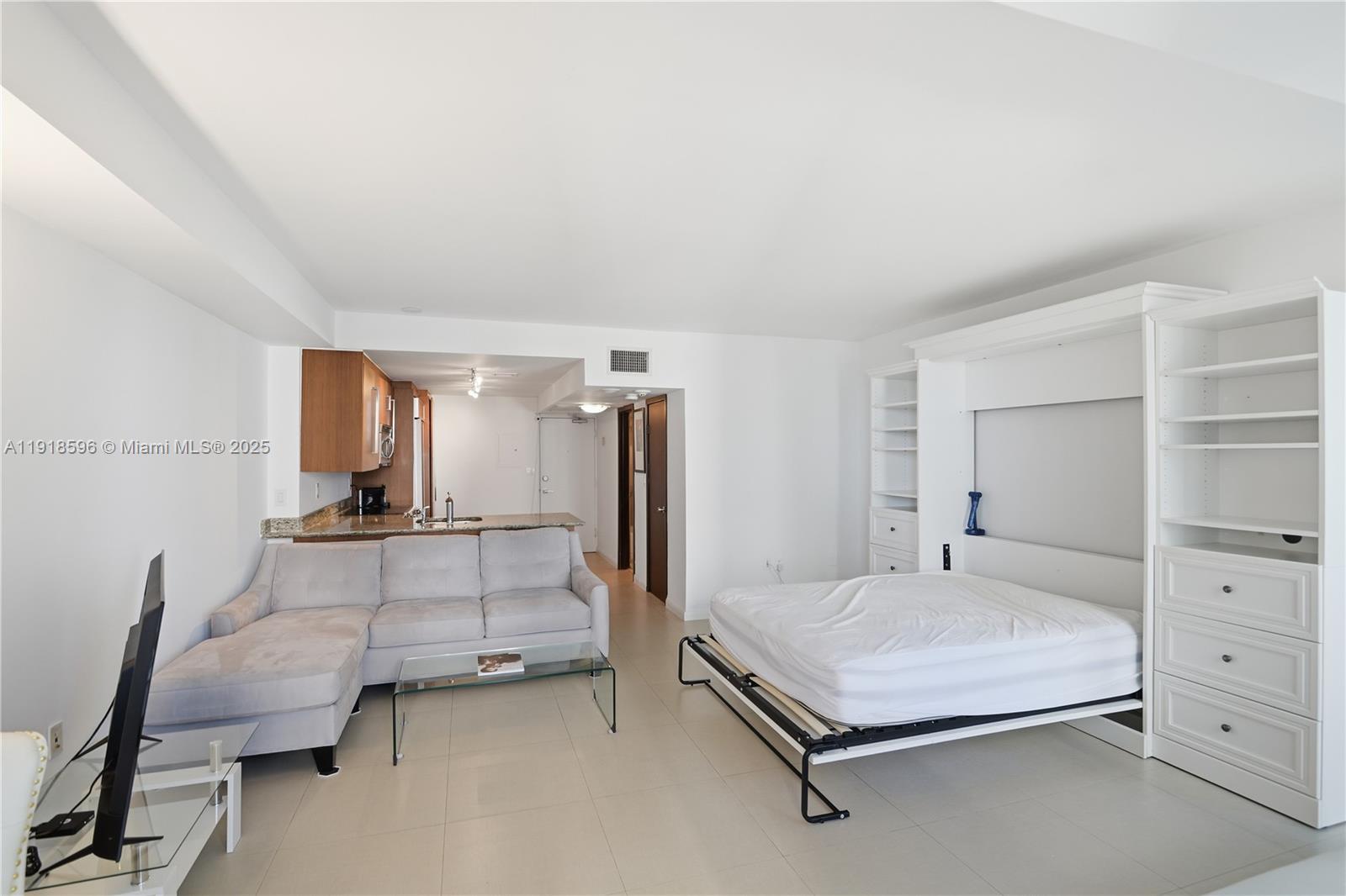 HARBOUR HOUSE - Residential