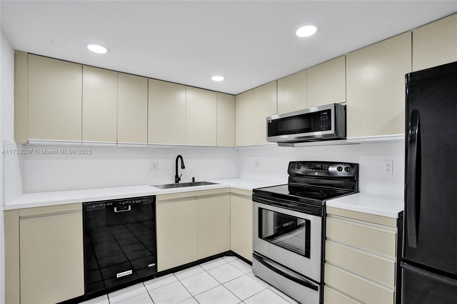 OLYMPUS CONDO PHASE - Residential