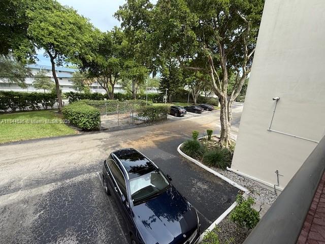 LAKE EMERALD CONDOMINIUM - Residential