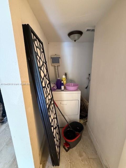 LAKE EMERALD CONDOMINIUM - Residential