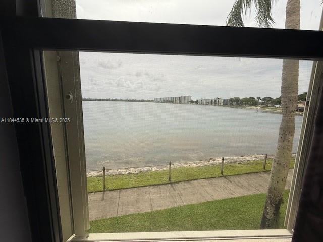 LAKE EMERALD CONDOMINIUM - Residential