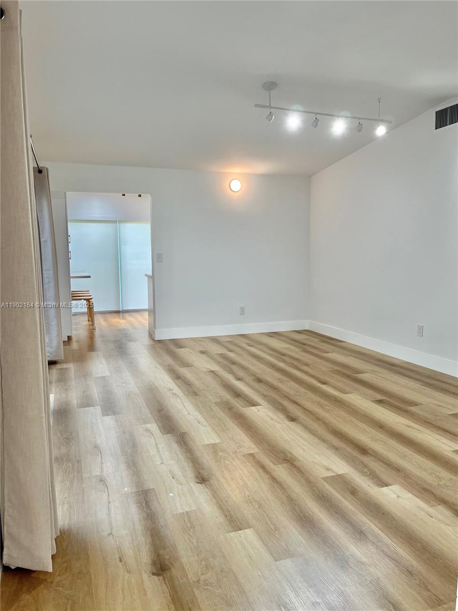 WOODSTOCK VILLAS - Residential Lease