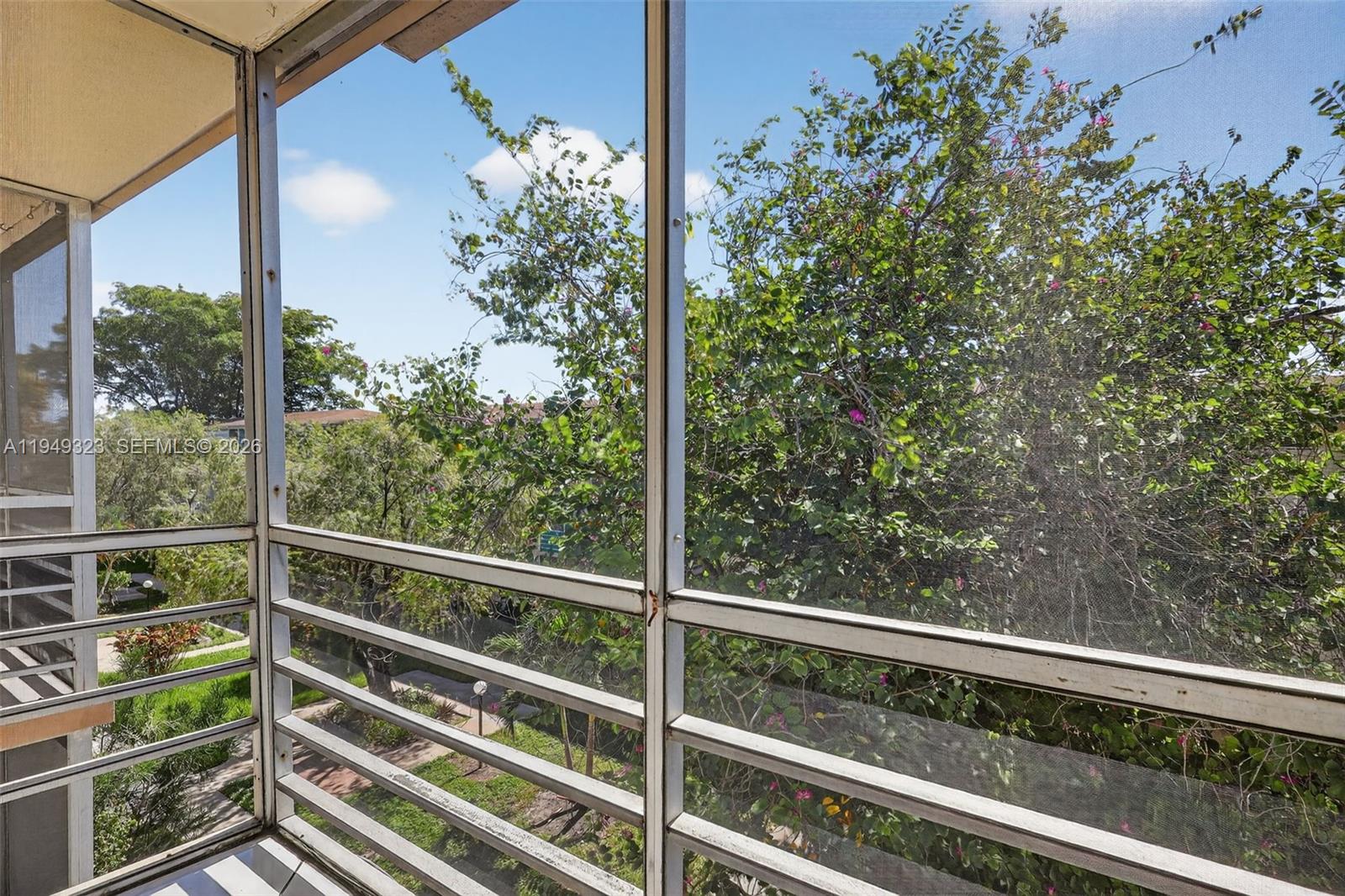 MAR-LEN GARDENS NO 11 COR - Residential