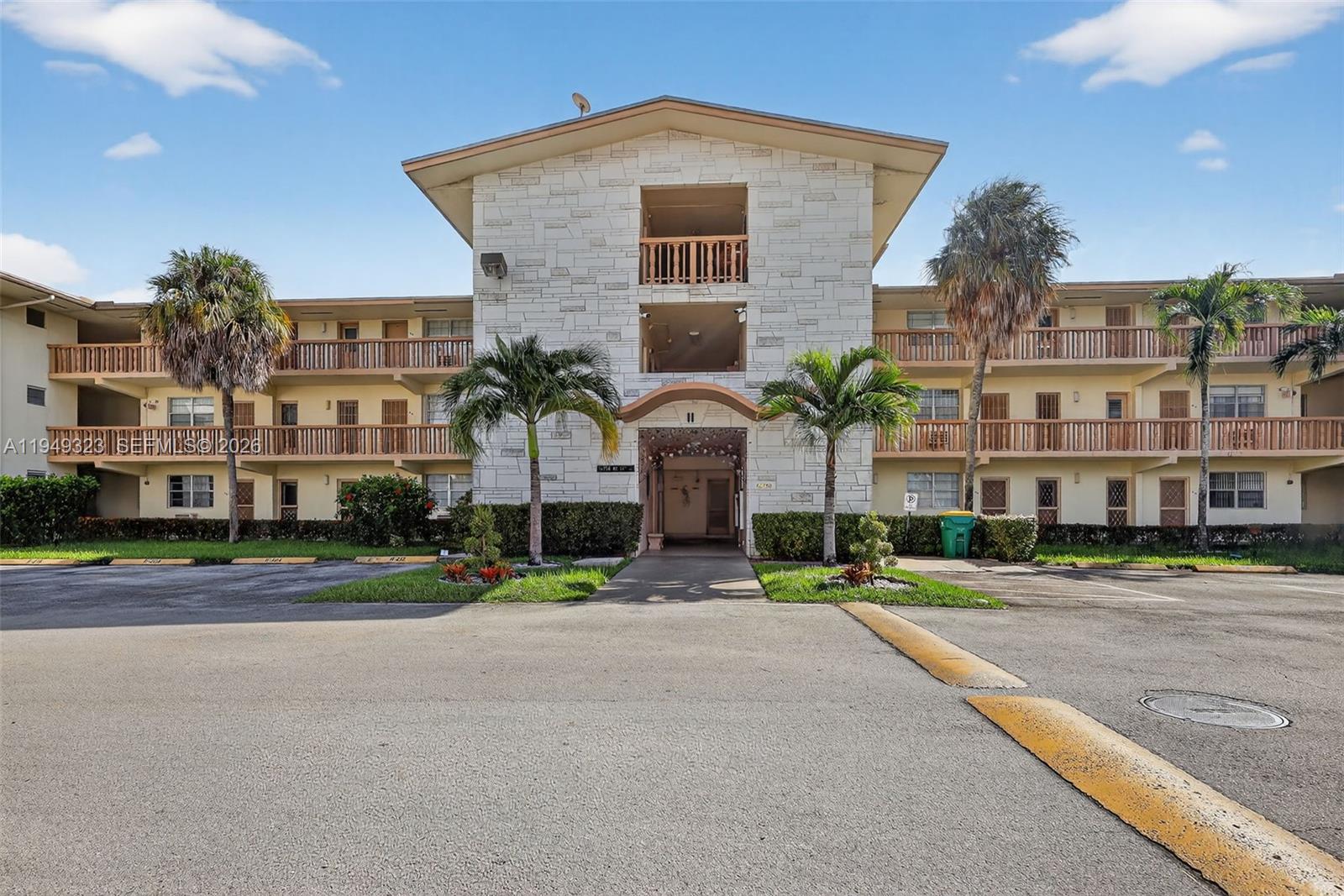 MAR-LEN GARDENS NO 11 COR - Residential