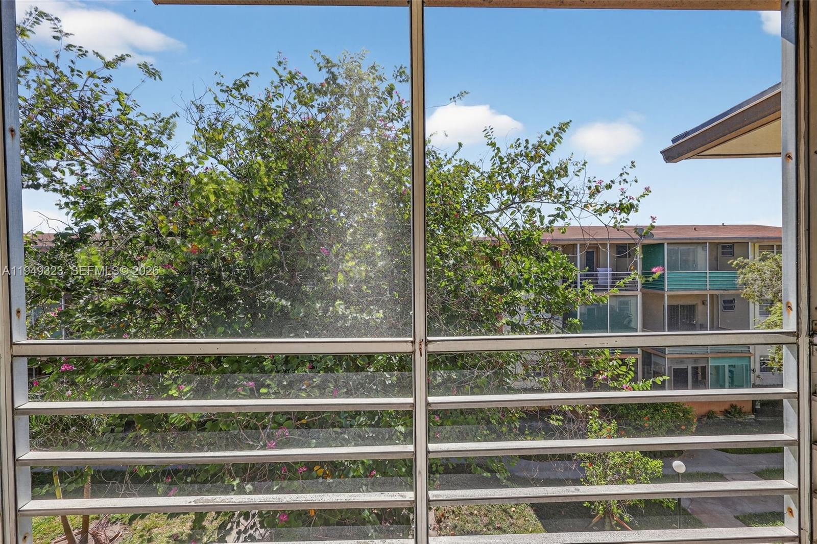 MAR-LEN GARDENS NO 11 COR - Residential