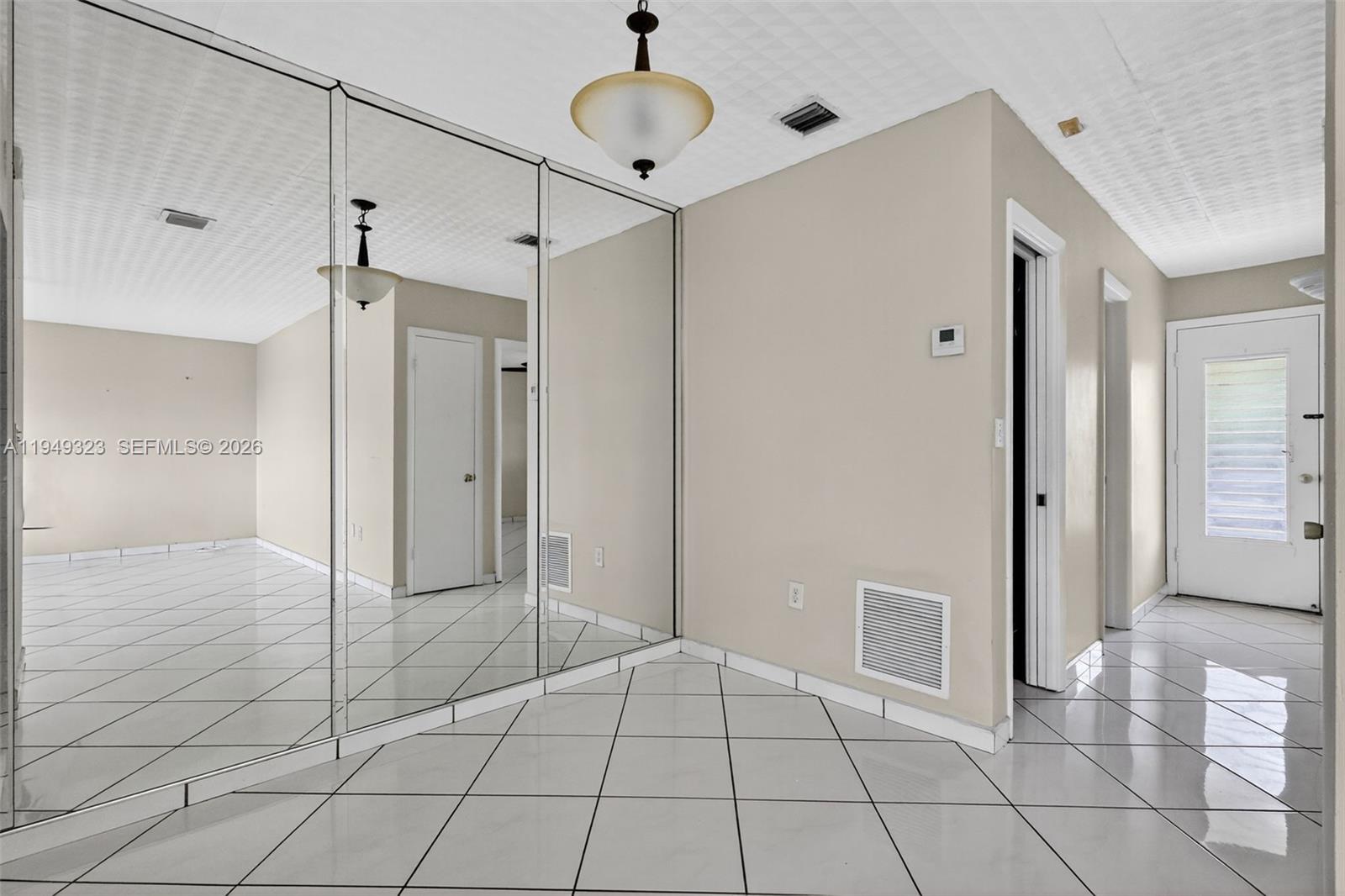 MAR-LEN GARDENS NO 11 COR - Residential