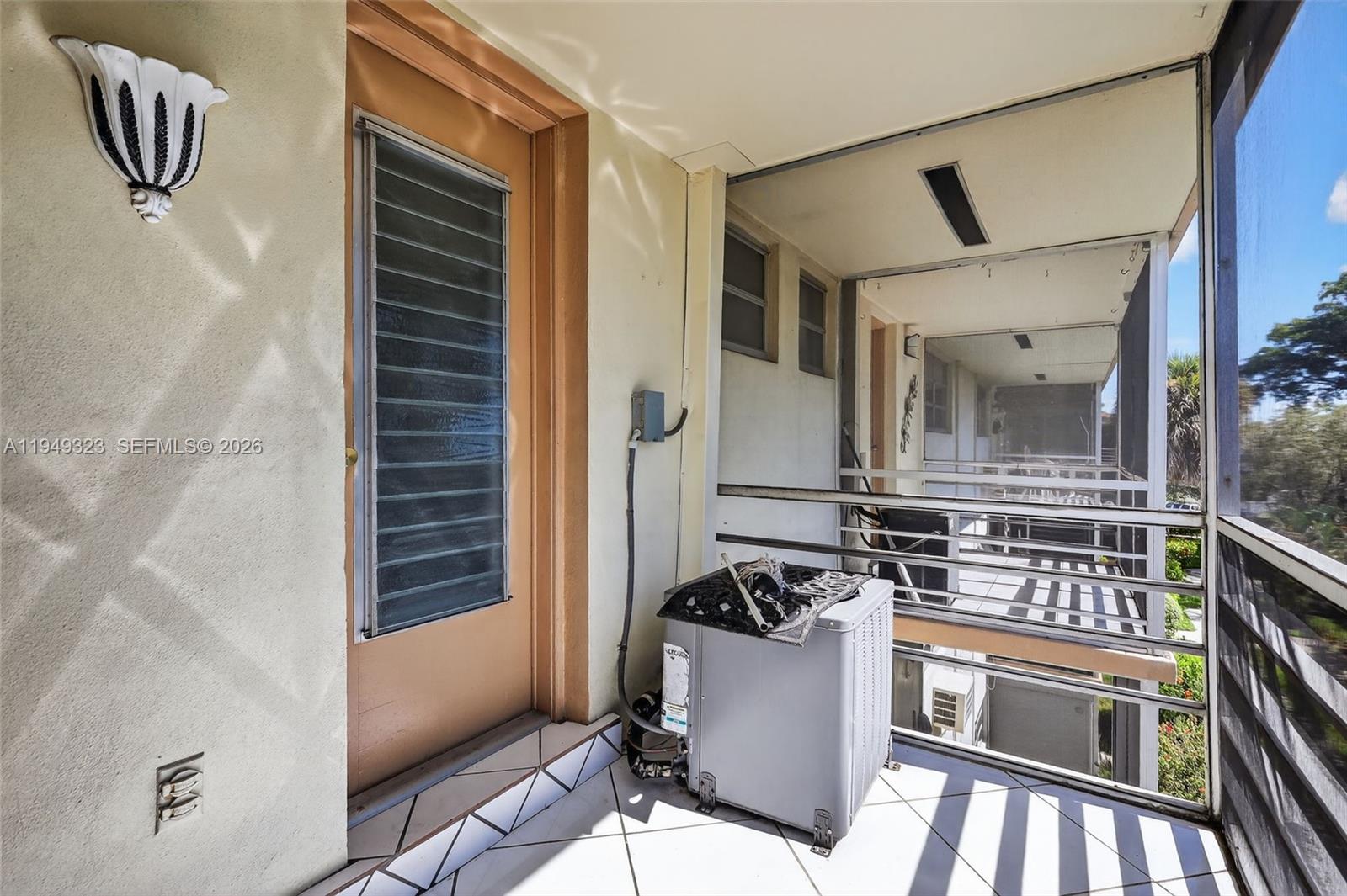 MAR-LEN GARDENS NO 11 COR - Residential