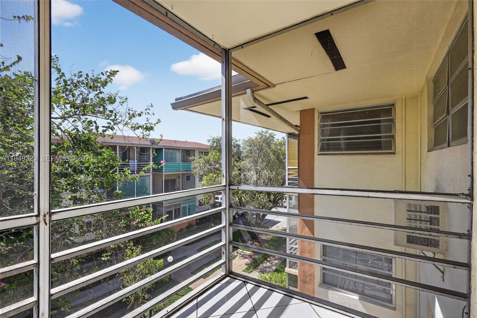 MAR-LEN GARDENS NO 11 COR - Residential