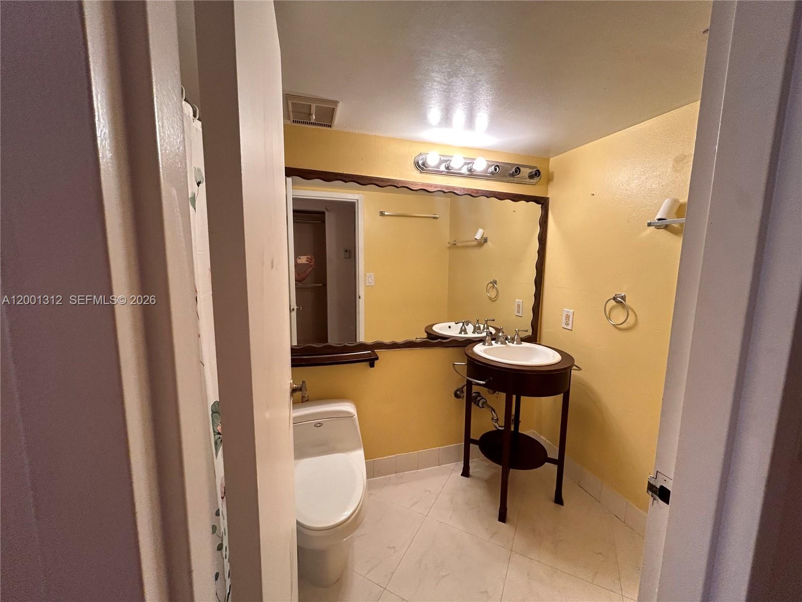 THE GRANDVIEW PALACE COND - Residential Lease