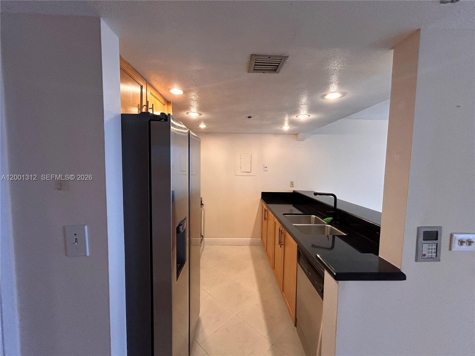 THE GRANDVIEW PALACE COND - Residential Lease